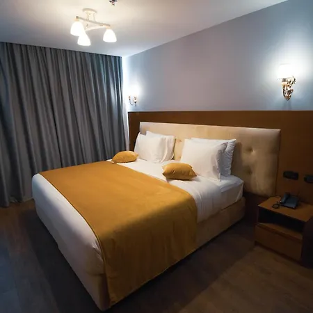 Albanopolis 酒店 4*