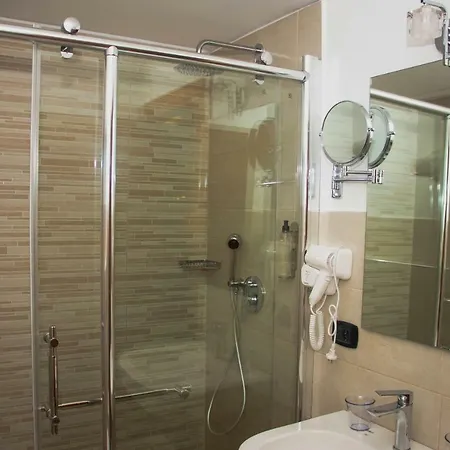 Albanopolis 4* 地拉那