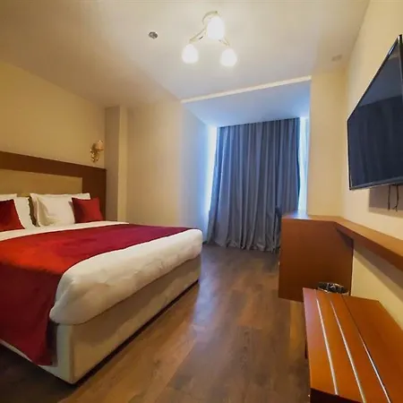 Albanopolis 4* ティラナ