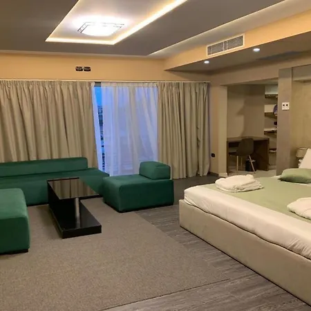 Hotel Albanopolis 4*