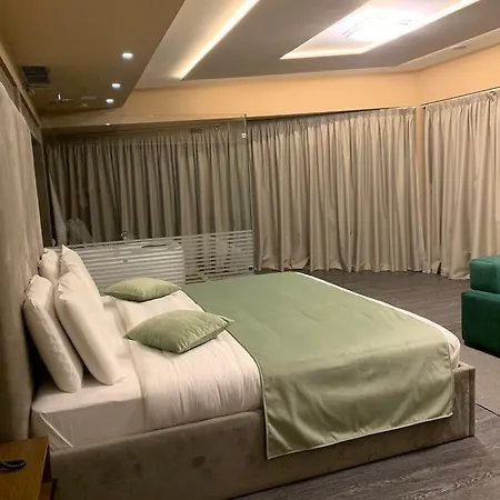 Albanopolis Hotel