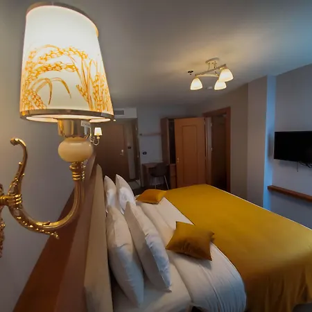 Albanopolis Hotel