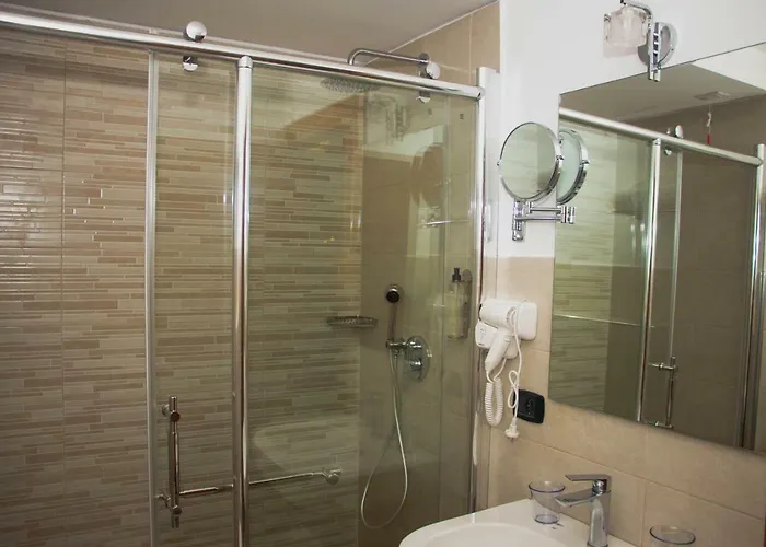 Albanopolis 4* 티라나